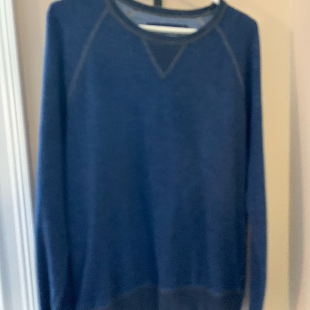 AEO men’s Long sleeve shirt.